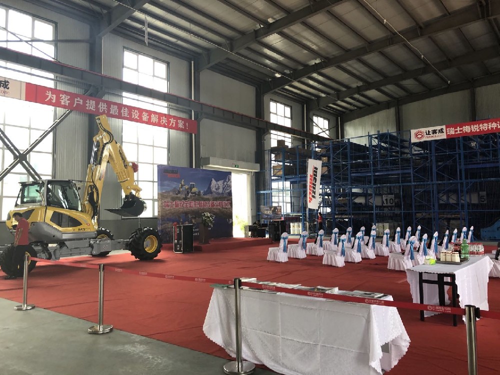 瑞士Menzi Muck全地形特種設備新機交付儀式