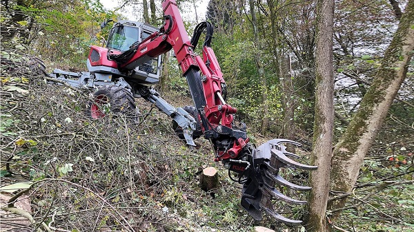 中型挖掘機伐木機